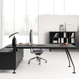 trendy scrivania direzionale con piano e mobile di servizio neri con inserto bianco e gambe alluminio nero